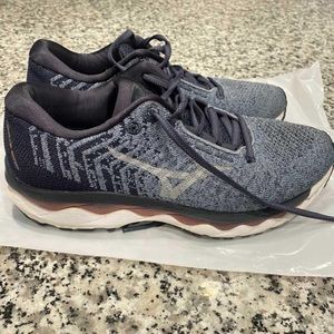 Mizuno wave rider size 7.5